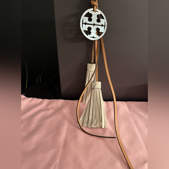 Tory Burch Miller Metallic Tassel Keychain Bag Charm - Picture 9 of 10